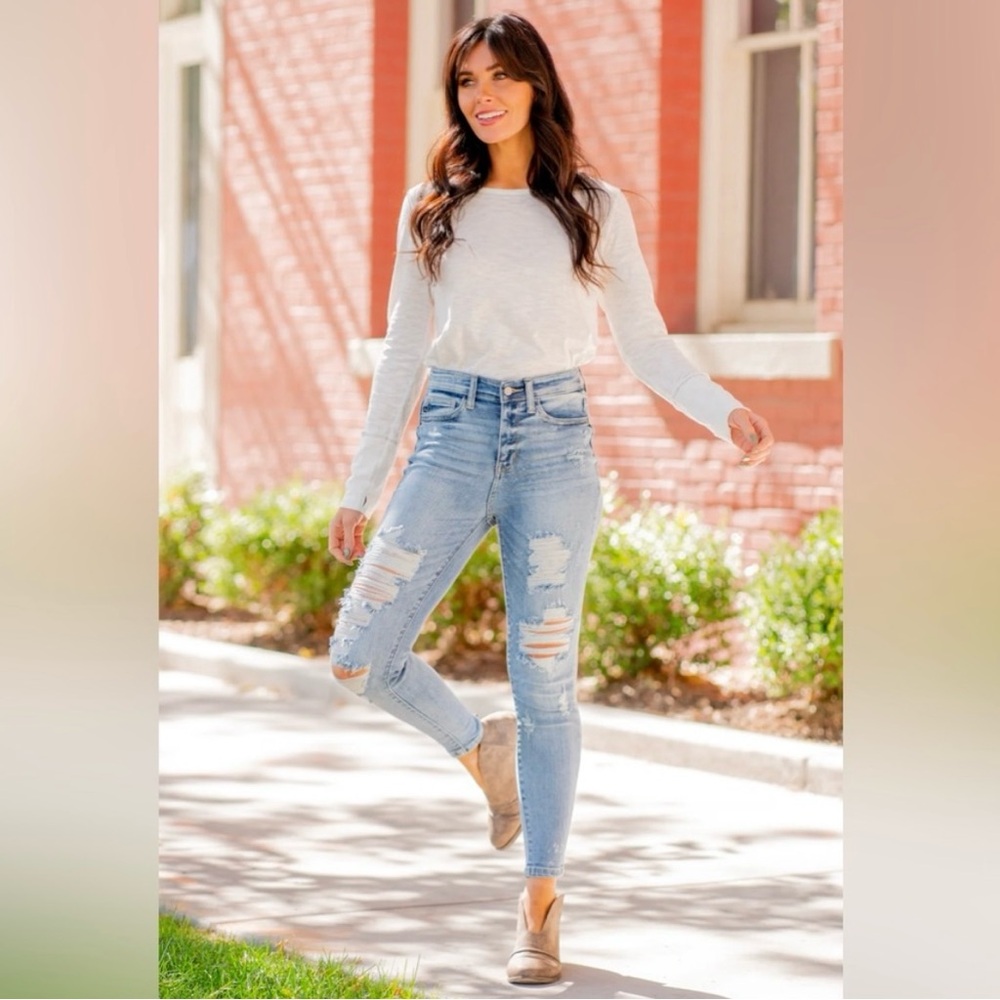 Judy Blue Skinny Fit Light Wash Distressed, High Rise Hidden Button Fly, 15/32LT